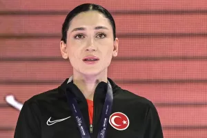 - Kadınlar 3 adım atlamayı ilk sırada tamamlayan milli atlet