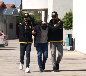 ADANA (AA) – Adana'nın merkez Yüreğir ilçesinde bir kişi, ailesiyle