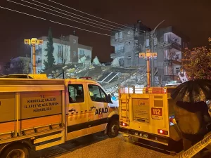 - Enkaz altında birinin olması ihtimaline karşın ekiplerce arama kurtarma