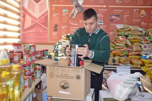 AĞRI (AA) – Ağrı'nın Eleşkirt ilçesinde, depremzedeler yönelik başlatılan yardım