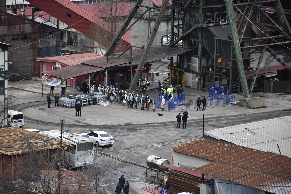 Amasra'da maden ocağındaki yangının sönmesi için yapılan barajlar kaldırılıyor