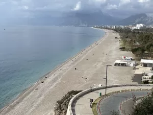 ANTALYA (AA) – Antalya, konuklarına aynı gün kış ve yaz