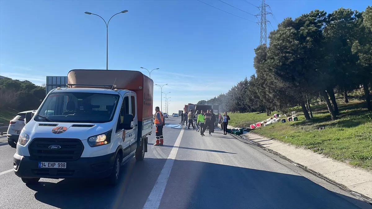 Arnavutköy'de alev alan kamyonet kullanılamaz hale geldi