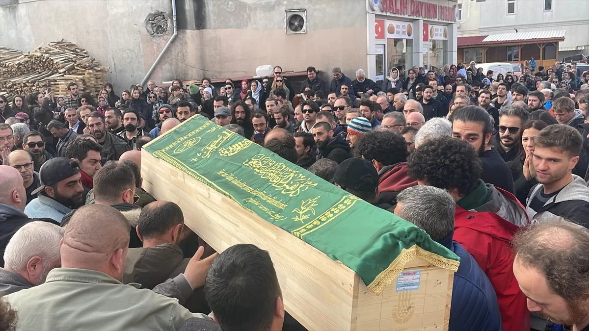 Artvin'de çığ altında yaşamını yitiren dağcının cenazesi, Sakarya'da toprağa verildi