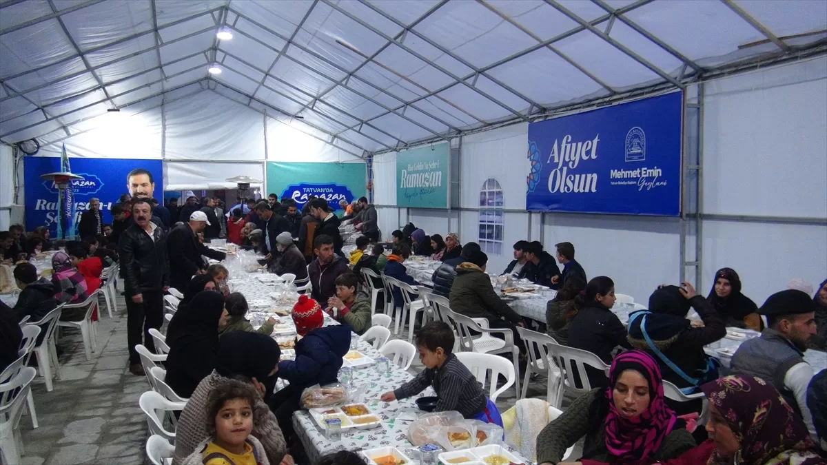 Bitlis'te kurulan çadırda günlük 500 kişiye iftar veriliyor