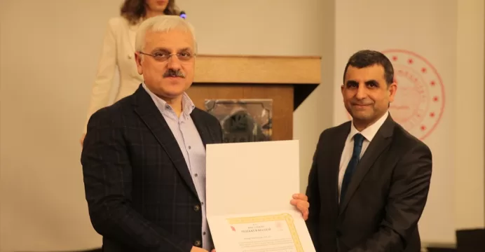 Bolu'da depremzedelere yardım yapan 105 iş insanına teşekkür belgesi verildi