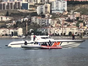 BURSA (AA) – Bursa'nın Gemlik ilçesinde, kıyıya yanaşırken alabora olan