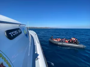 ÇANAKKALE (AA) – Çanakkale açıklarında gerçekleştirilen operasyonlarda 54 düzensiz göçmen