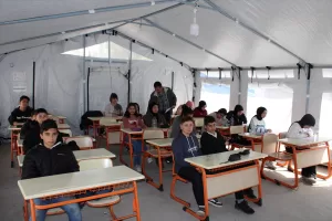 HATAY (AA) – "Asrın felaketi"nden etkilenen Hatay'da, depremzede öğrenciler için