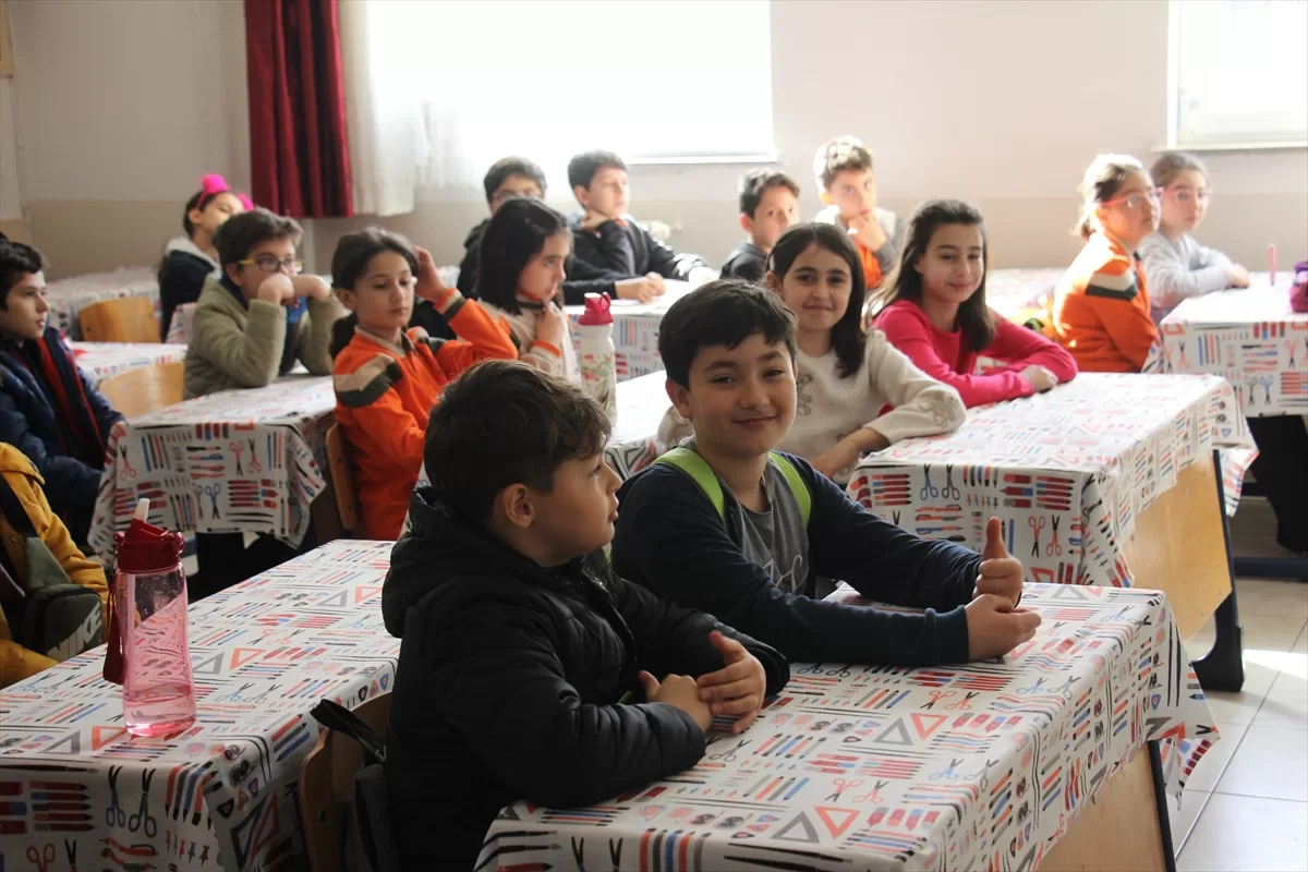Depremden etkilenen Kilis'te öğrenciler dersbaşı yaptı
