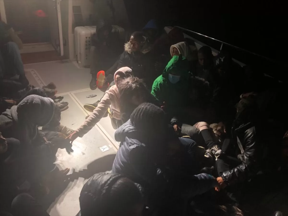 Didim açıklarında 27 düzensiz göçmen kurtarıldı​​​​​