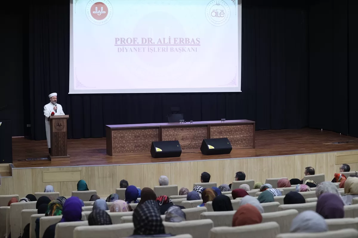 Diyanet İşleri Başkanı Erbaş, “Aile Ahlakı” seminerinde konuştu: