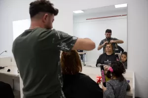 ANKARA (AA) – Başkentteki bazı kuaförler, Dünya Kadınlar Günü dolayısıyla