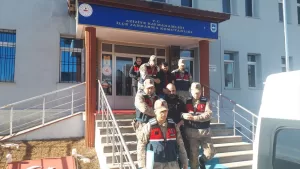 ERZURUM (AA) – Erzurum’da taş ocağından malzeme çaldıkları iddiasıyla gözaltına
