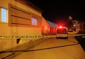 ESKİŞEHİR (AA) – Eskişehir'de çıkan silahlı kavgada yaralanan 2 kişi