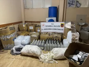 İSTANBUL (AA) – Eyüpsultan'da kaçak bir imalathanede sahte içki ürettiği