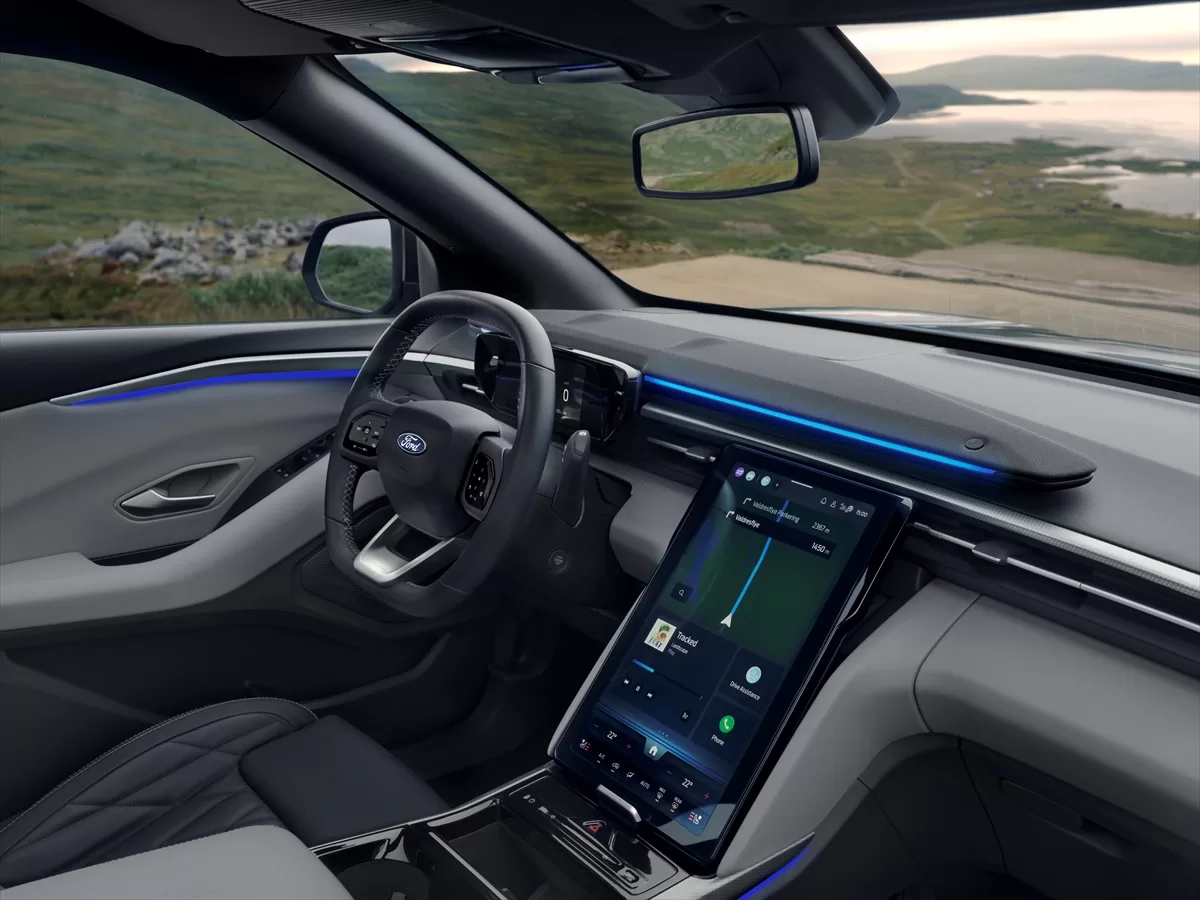 Ford, Almanya'da ürettiği elektrikli yeni modeli Explorer'ı tanıttı