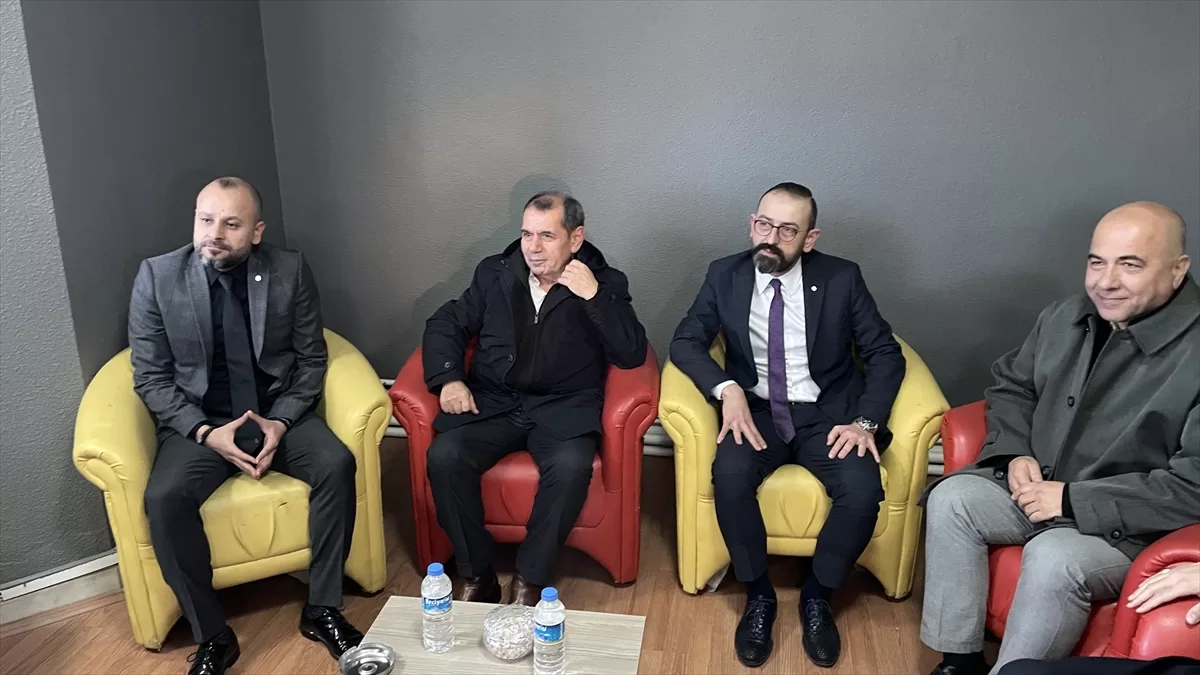 Galatasaray Kulübü Başkanı Dursun Özbek, Konya Galatasaraylılar Derneğini ziyaret etti: