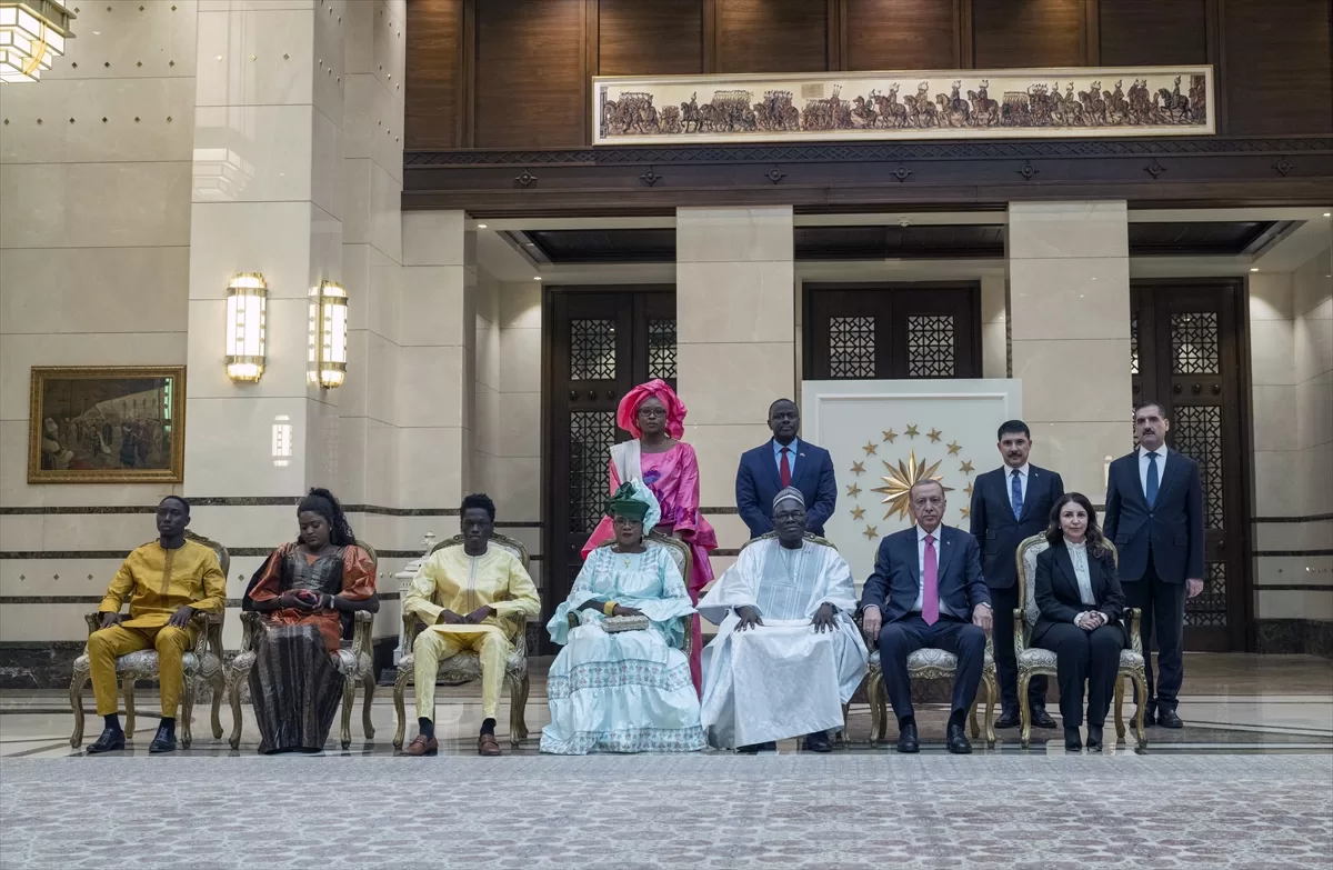 Gambiya'nın Ankara Büyükelçisi Conteh, Cumhurbaşkanı Erdoğan'a güven mektubu sundu