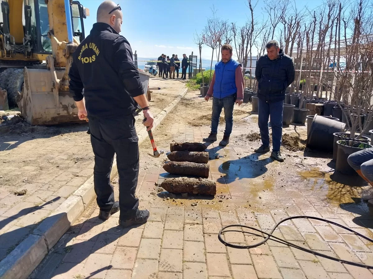 Gelibolu'da kanalizasyon kazısında patlamamış top mermileri bulundu