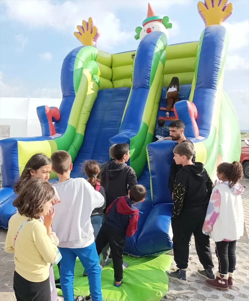 Hatay Samandağ'da depremzede çocuklar, oyun parkında eğlendi