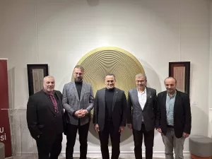 - Küratörlüğünü Kaya Üçer'in, proje koordinatörlüğünü Mehmet Lütfi Şen'in üstlendiği