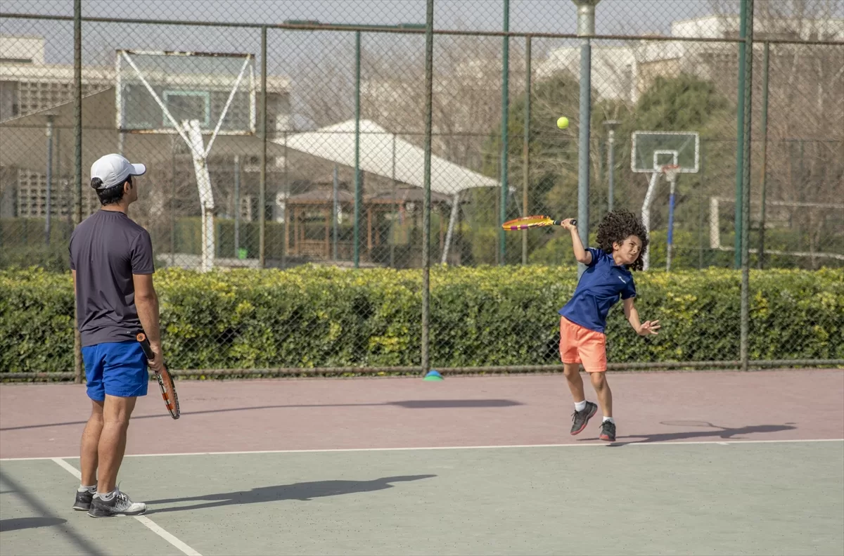 Irak'ta teniste dereceye giren Maarif öğrencisi, yeteneklerini Türkiye'de geliştirmek istiyor