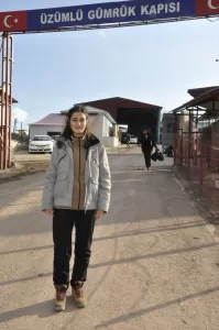 HAKKARİ (AA) – Irak'tan Türkiye'ye giriş yapan araç ve yayalar,