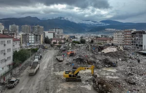 HATAY (AA) – Kahramanmaraş merkezli depremlerden etkilenen Hatay'ın İskenderun ilçesinde,