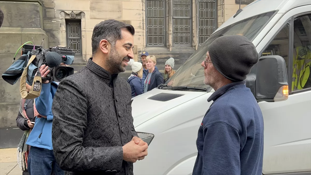 İskoçya'nın yeni Başbakanı Hamza Yusuf, yemin ederek görevine başladı