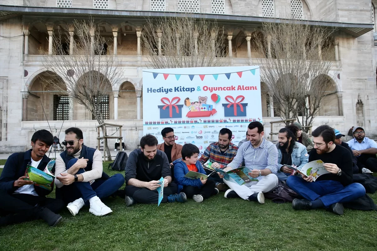 İstanbul'da depremzede çocuklar için kitap ve oyuncak toplandı