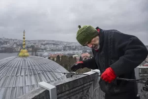 İSTANBUL (AA) – İstanbul'da Eyüp Sultan Camisi'nin minarelerine ramazana günler