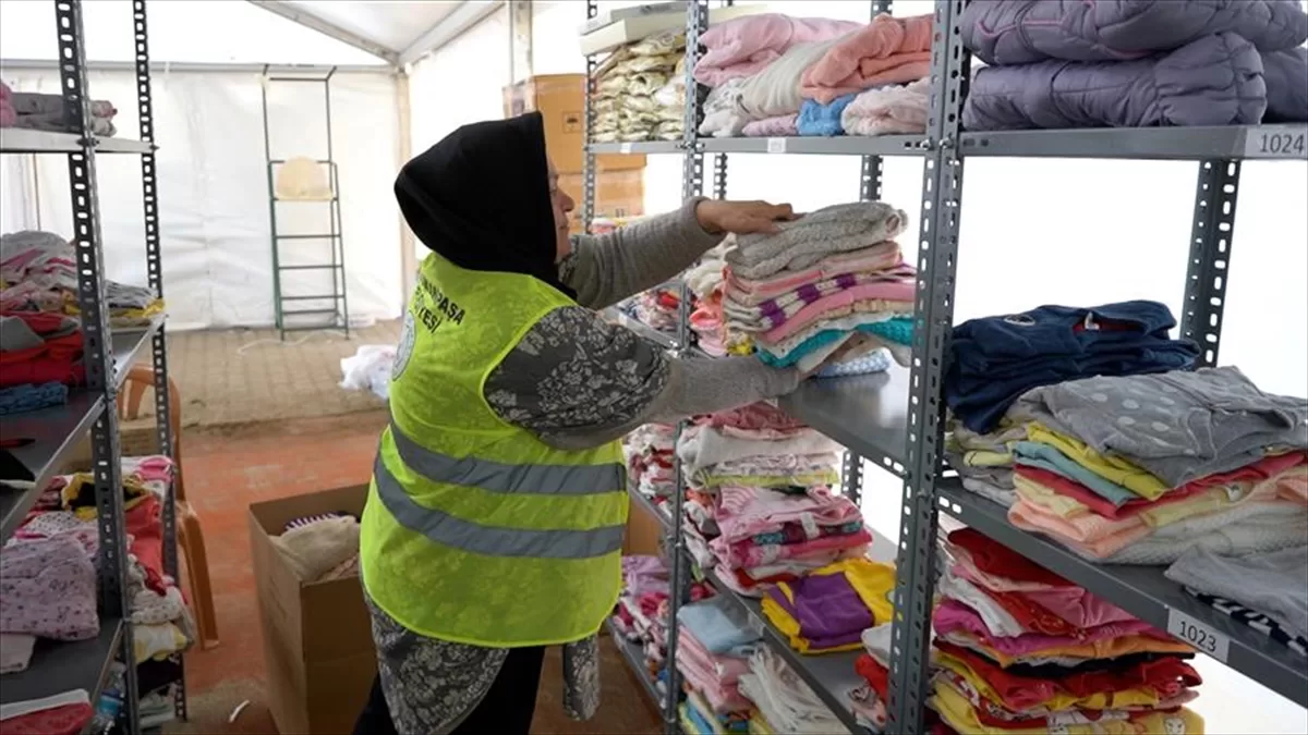 İstanbul'daki belediyelerin depremzedelere destekleri sürüyor