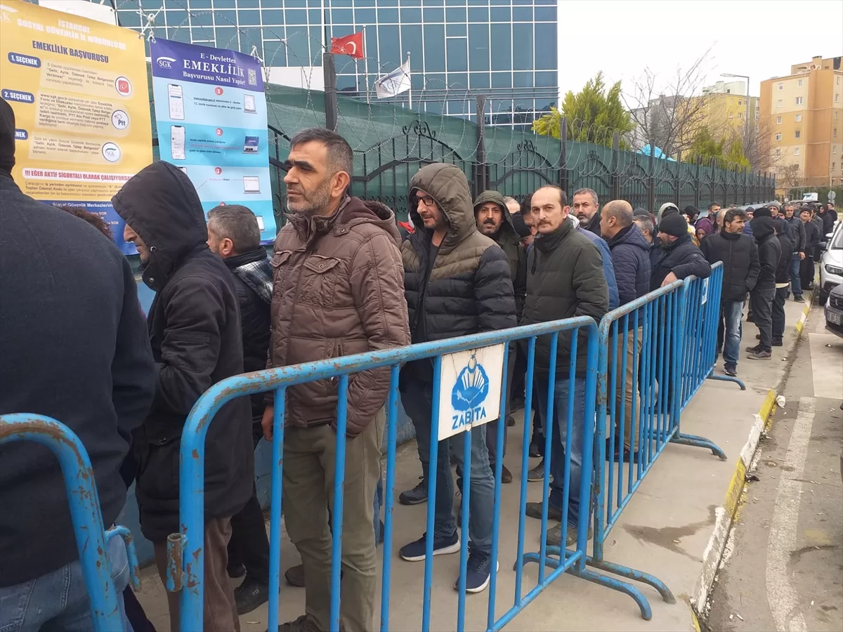 GÜNCELLEME- İstanbul'daki SGK binalarında EYT yoğunluğu