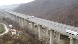 - Anadolu Otoyolu güzergahı Bolu Dağı Tüneli kesiminde toplam uzunluğu