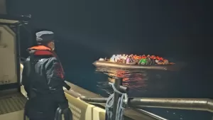 İZMİR (AA) – İzmir'in Çeşme ve Dikili ilçeleri açıklarında 49