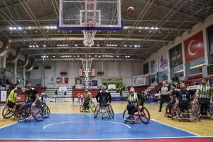 - İzmir Büyükşehir Belediyespor: 63 - Fenerbahçe Göksel Çelik: 94