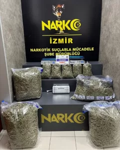 İZMİR (AA) – İzmir'in Torbalı ilçesinde düzenlenen uyuşturucu operasyonunda 44