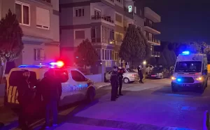 İZMİR (AA) – İzmir'in Karabağlar ilçesinde eski eşini ve kayınvalidesini