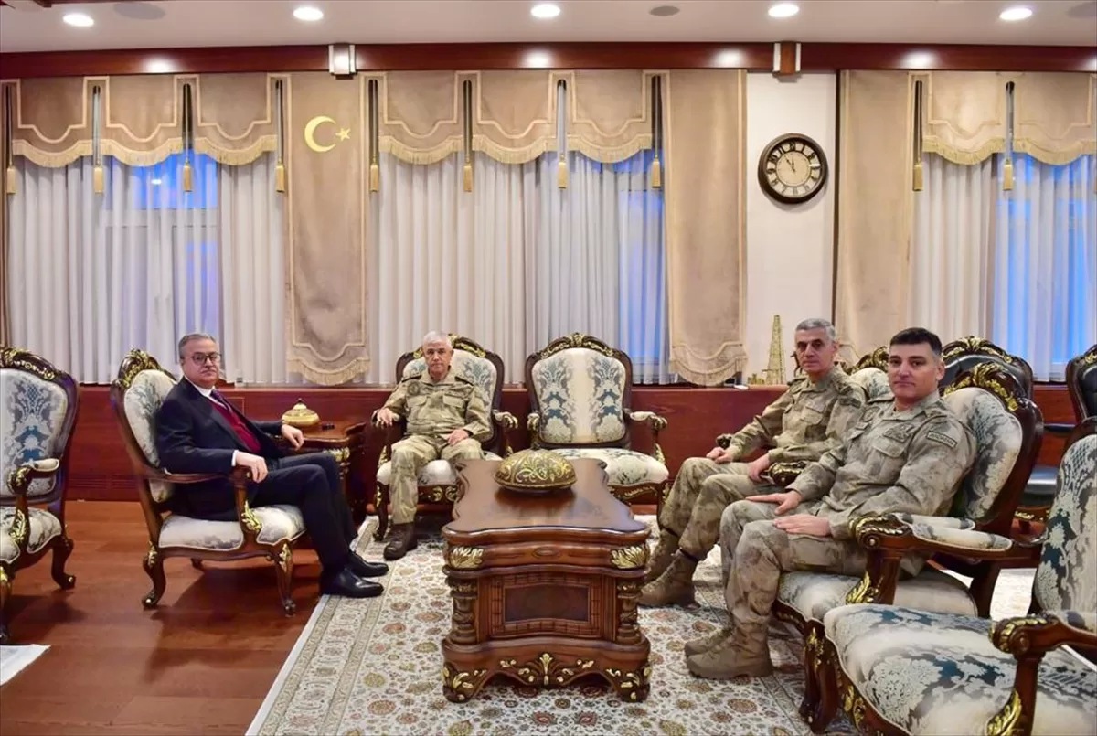 Jandarma Genel Komutanı Orgeneral Çetin, Diyarbakır Valisi Su'yu ziyaret etti