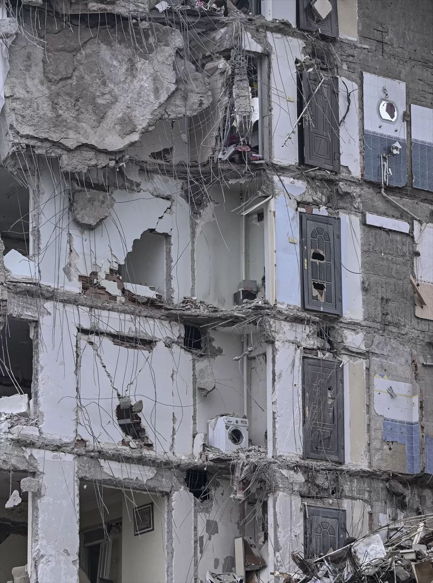 Kahramanmaraş'ta acil yıkım ve enkaz kaldırma çalışmaları devam ediyor