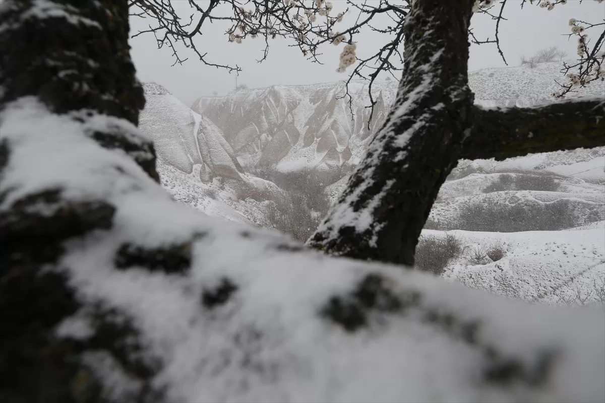 Kapadokya'da kar yağışı etkili oldu