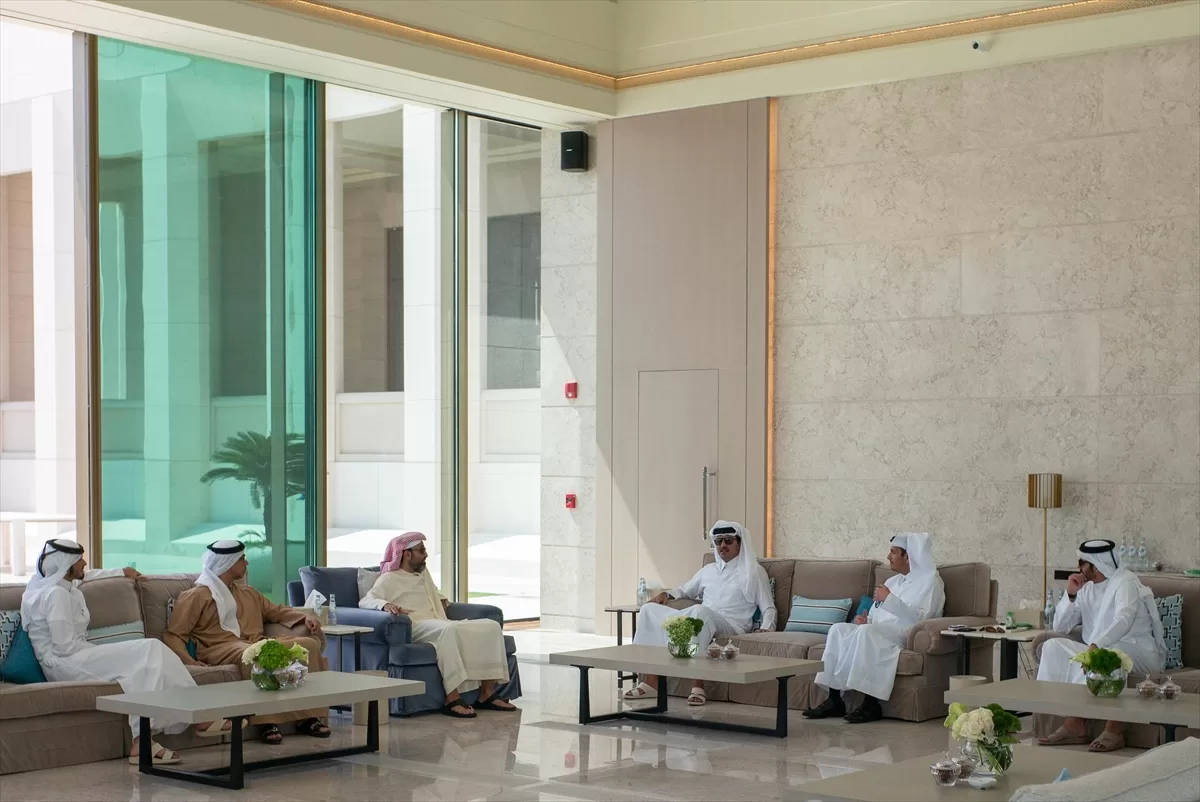 Katar Emiri ile BAE Ulusal Güvenlik Danışmanı ilişkilerin güçlendirilmesini görüştü