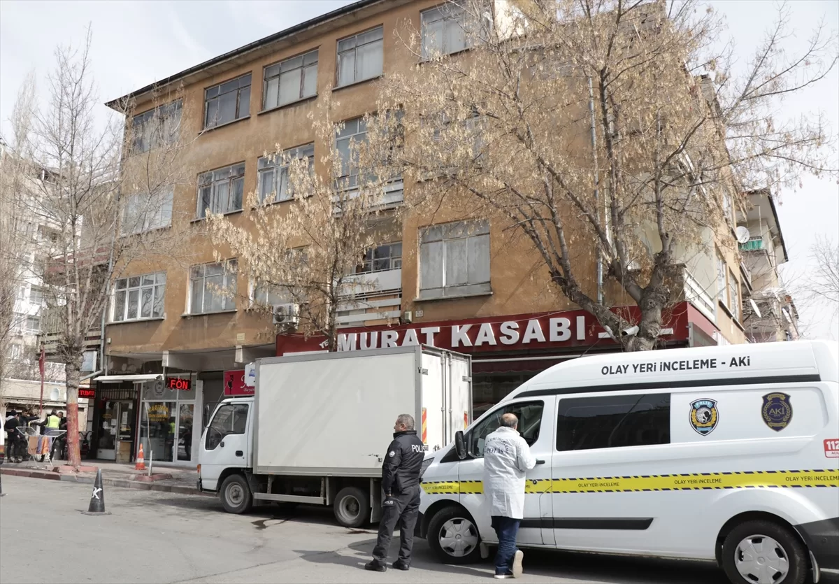 Kayseri'de ikinci kattan atıldığı öne sürülen kişi ağır yaralandı