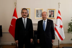 - Bakan Özer, Cumhurbaşkanı Tatar'a yönelik Londra'daki engelleme girişimini şiddetle