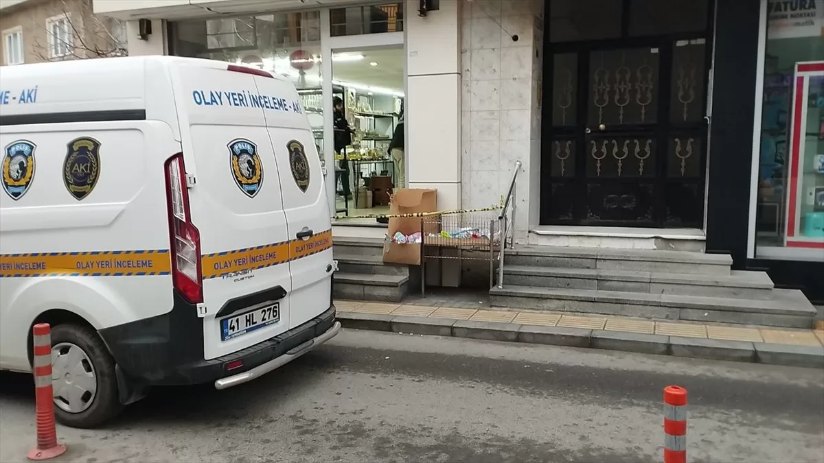 Kocaeli'de silahlı kavgada yaralanan kişi hastaneye kaldırıldı