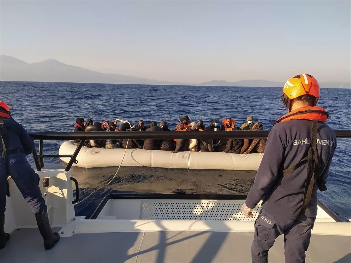 Kuşadası açıklarında 34 düzensiz göçmen kurtarıldı​​​​​