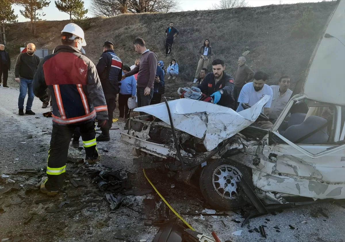 Kütahya'da trafik kazasında 1 kişi öldü, 3 kişi yaralandı