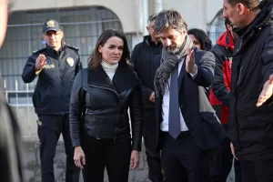 - Novak, Macar arama kurtarma ekiplerince Hatay'da enkazdan çıkarılan ve