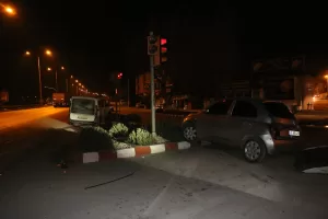 MANİSA (AA) – Manisa'nın Kula ilçesinde otomobil ile hafif ticari